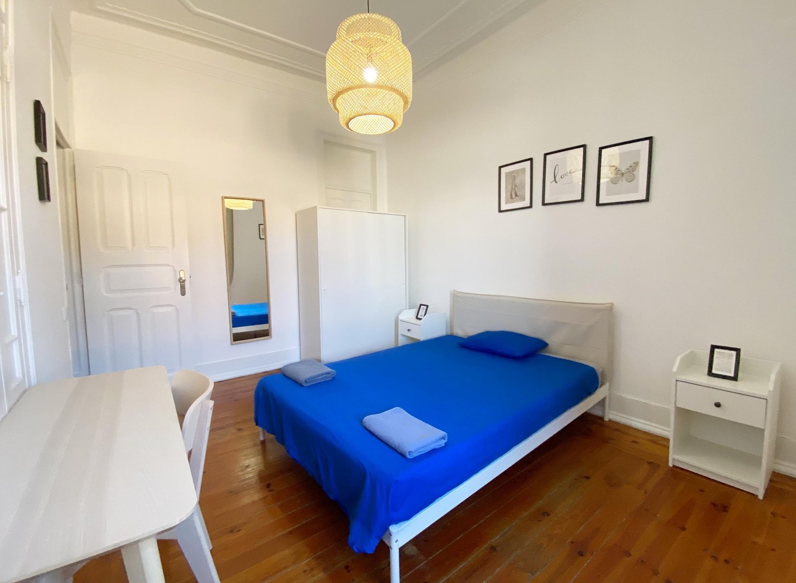 Lovely Double Room 2 with Warm Furnishings — RC - Rato, São Mamede