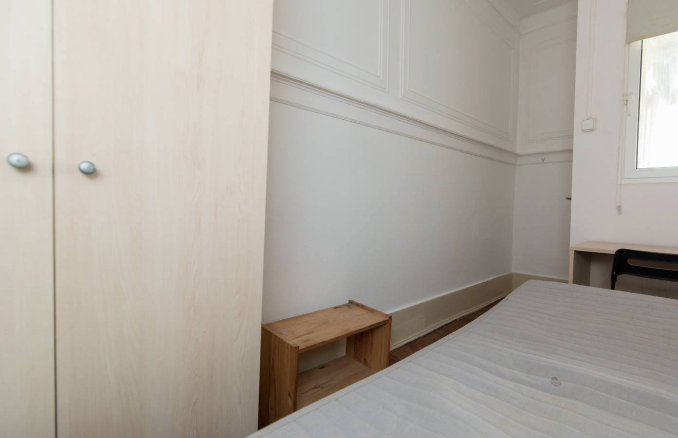 Bright & Cozy Single Room 5 with Natural Light — Saldanha 3D, São Sebastião da Pedreira