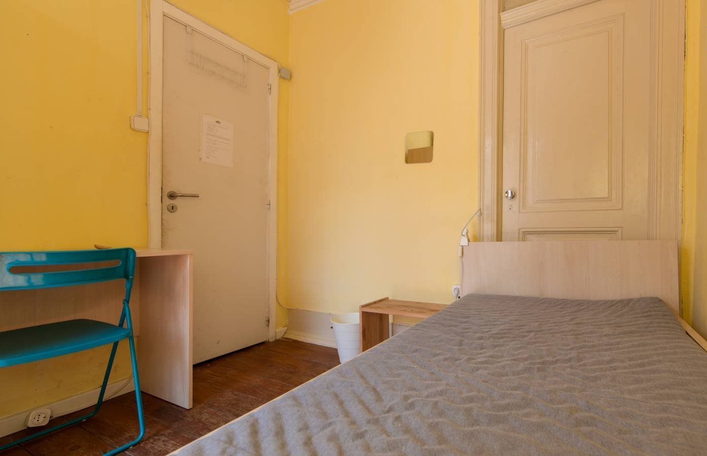 Cozy & Private Single-Bed Room 2 in a Shared Student Apartment — Saldanha 5E, São Sebastião da Pedreira