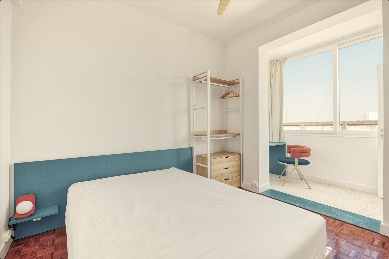 Light-Filled Double Room 5 with Cozy Atmosphere — Erasmus Spot E, São Domingos de Benfica
