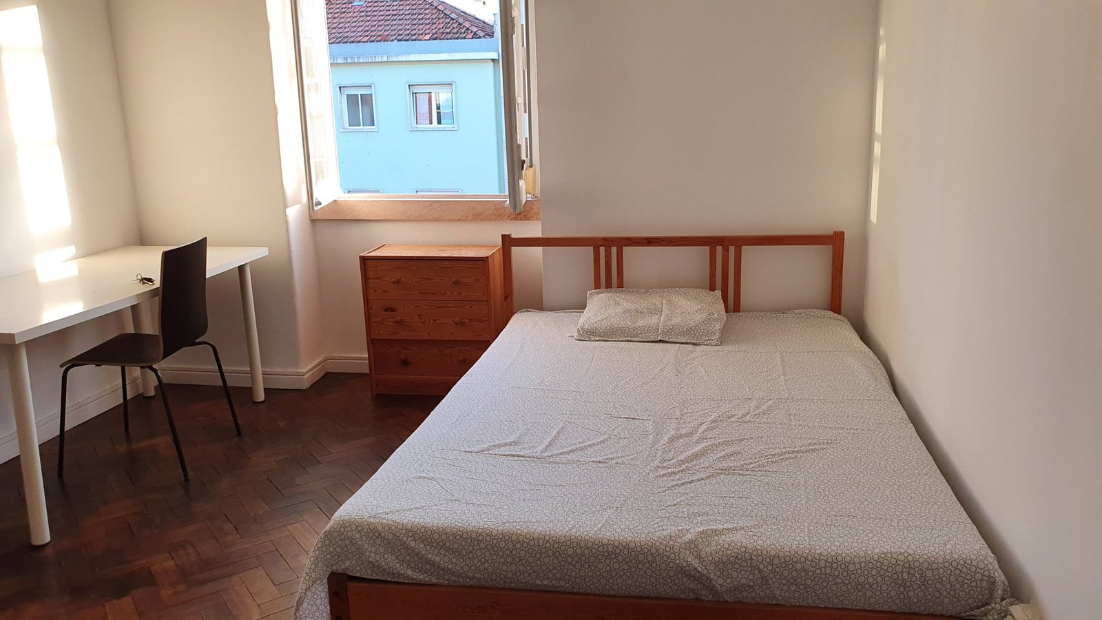 Elegant Double Room 7 with Furnished Comfort — Flat E, São Jorge de Arroios