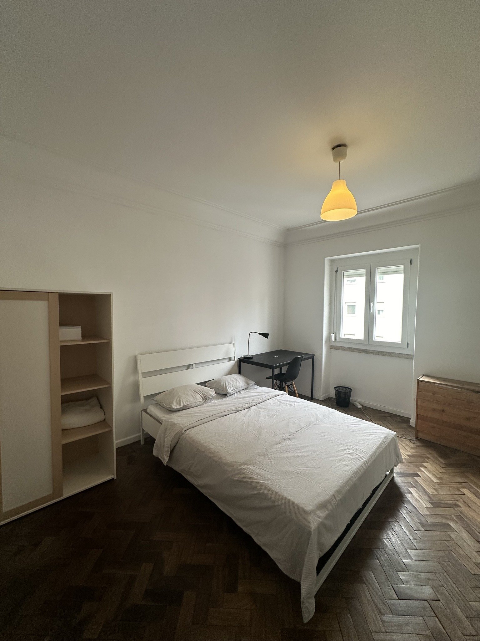 Bright Double Room 7 with Private Bathroom & Desk — Flat F, São Jorge de Arroios