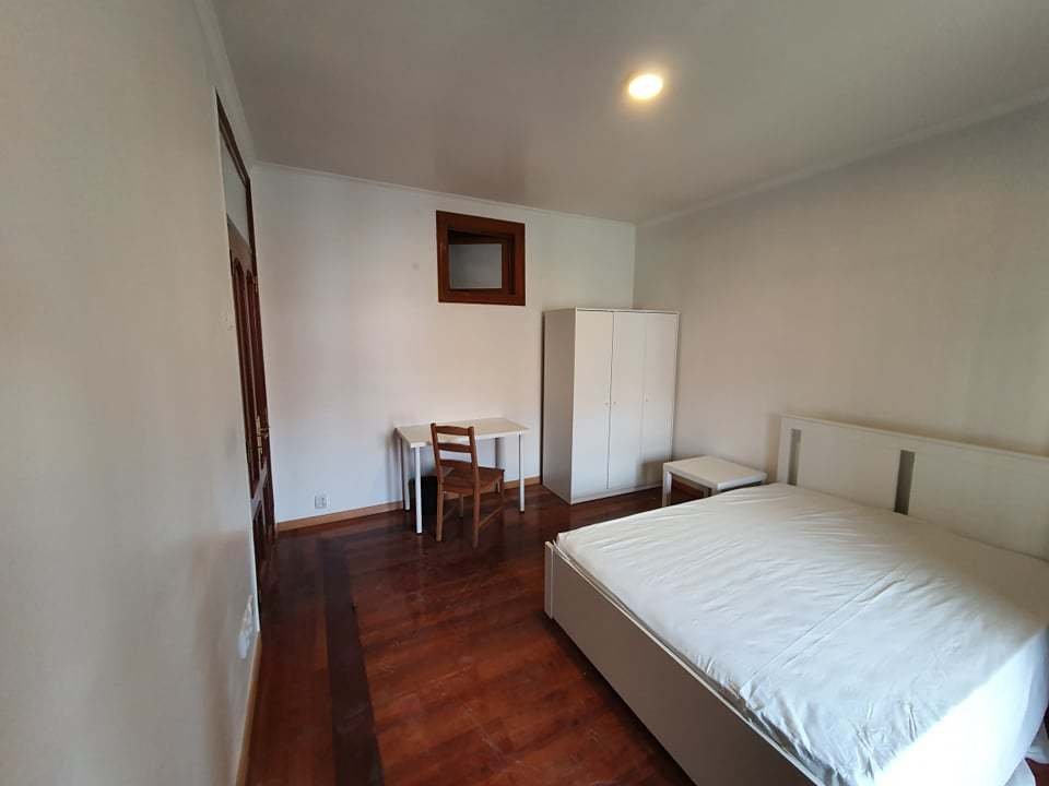 Bright Double Room 5 with Balcony — Flat D, Anjos