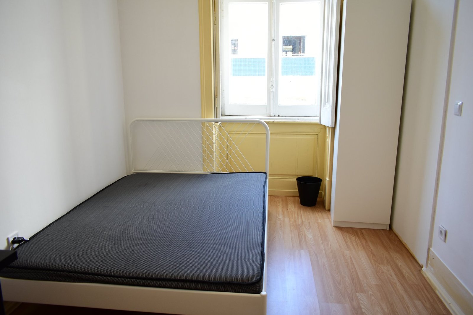 Airy Double Room 1 with Desk & City View — Flat G, Anjos