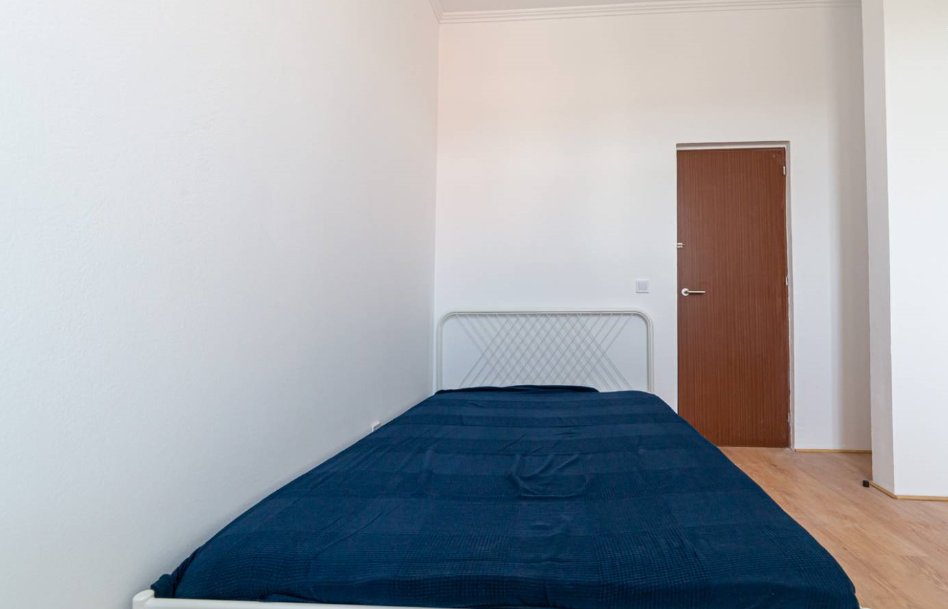 Light-Filled Double Room 2 with Wardrobe & Desk — Flat Y, São Domingos de Benfica