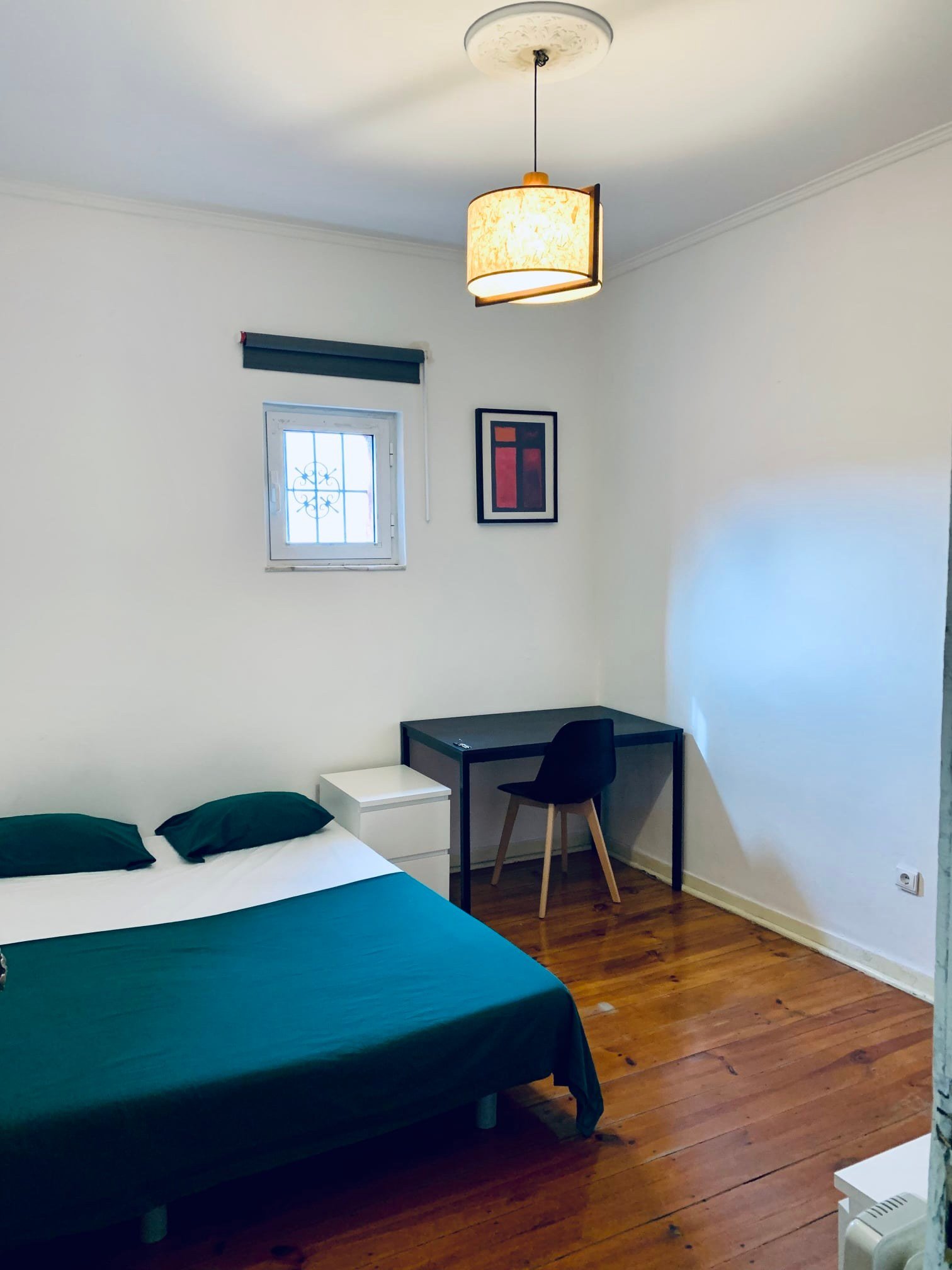 Comfortable Double Room 3 with Desk & Natural Light — Flat P, Anjos
